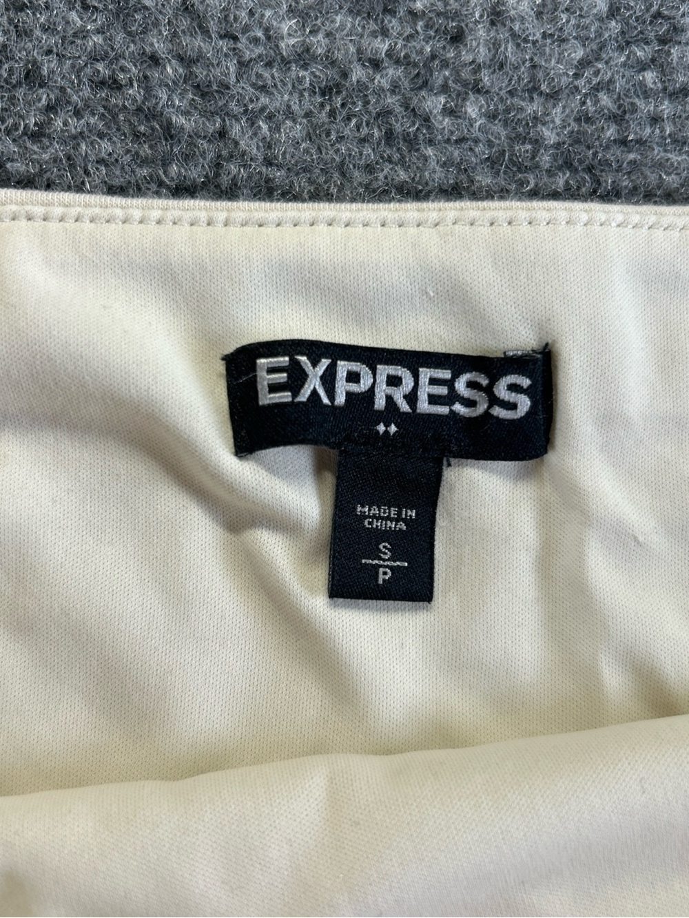 Express Coral Chevron Sequin Mini Skirt women’s small 1621 - Picture 4 of 5